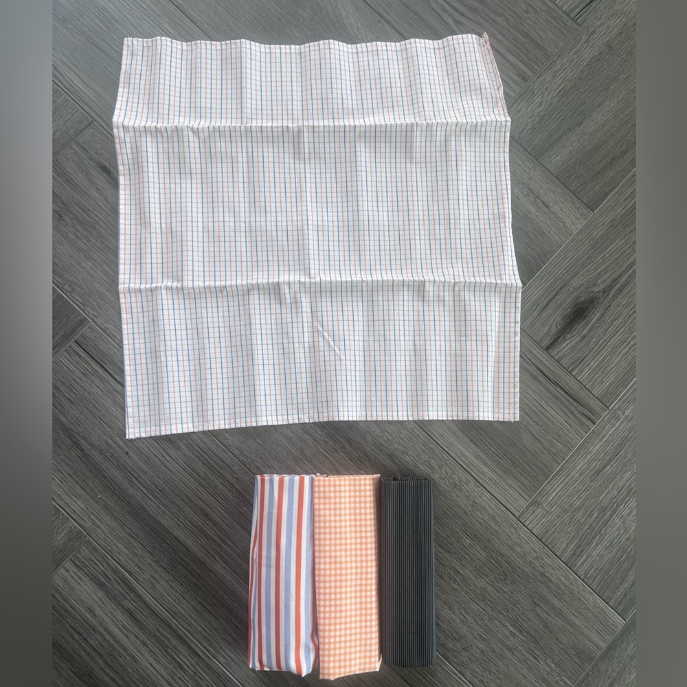 Set of 4 Saks Fifth Ave Pocket Squares